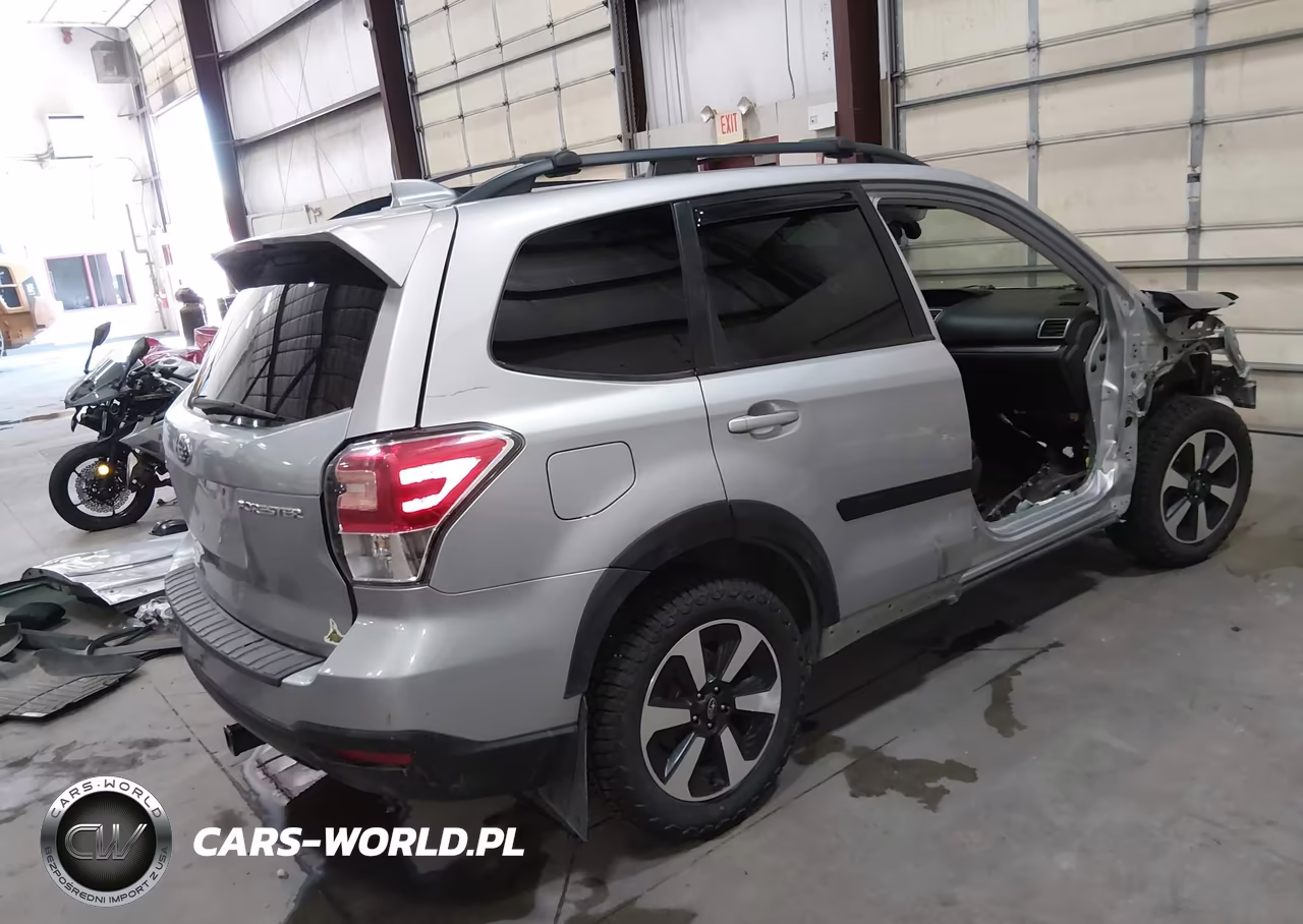 2018 Subaru Forester 2.5I Premium VIN:JF2SJAGC1JH504122 - 4