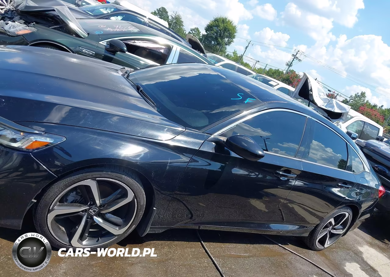 2018 Honda Accord Sport VIN:1HGCV1F3XJA158512 - 14