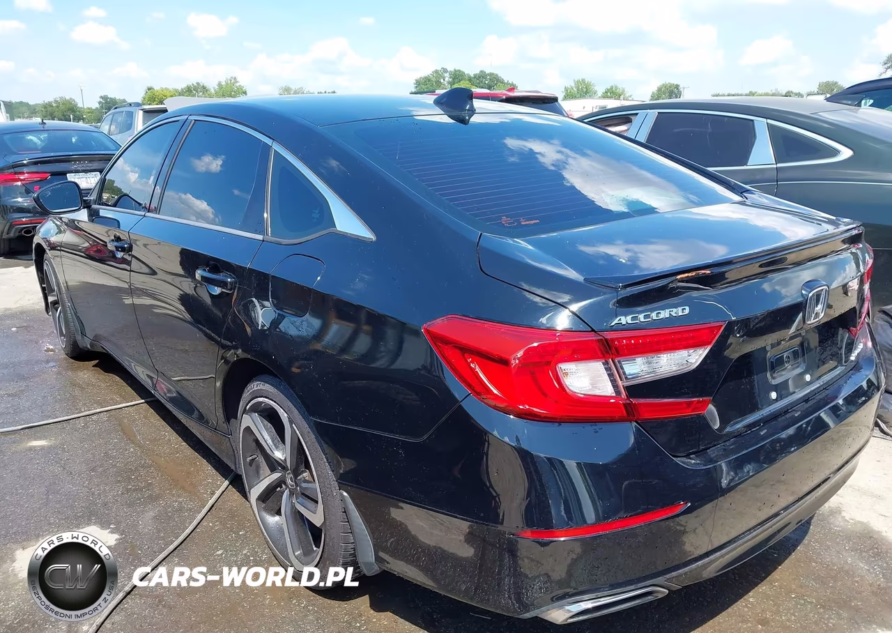 2018 Honda Accord Sport VIN:1HGCV1F3XJA158512 - 3