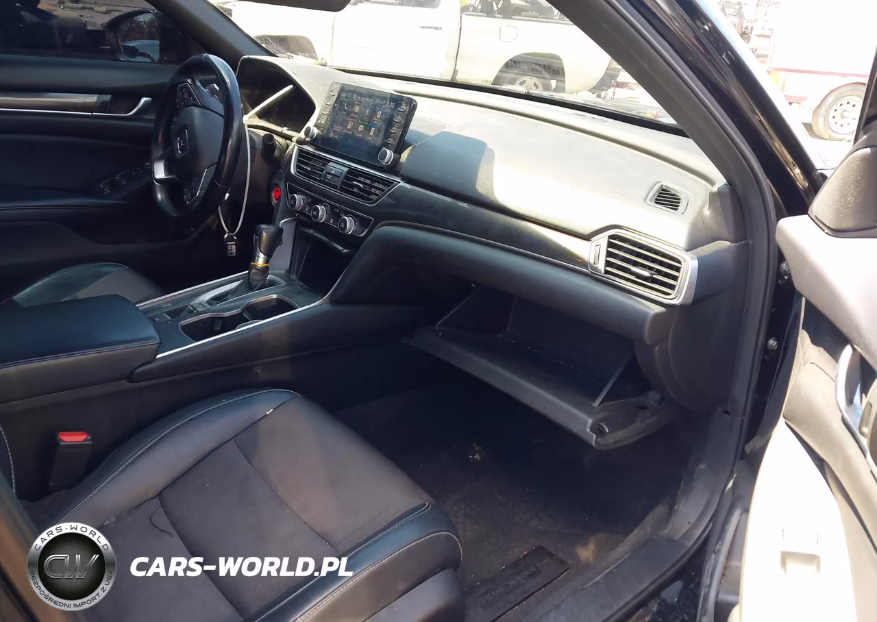 2018 Honda Accord Sport VIN:1HGCV1F3XJA158512 - 5