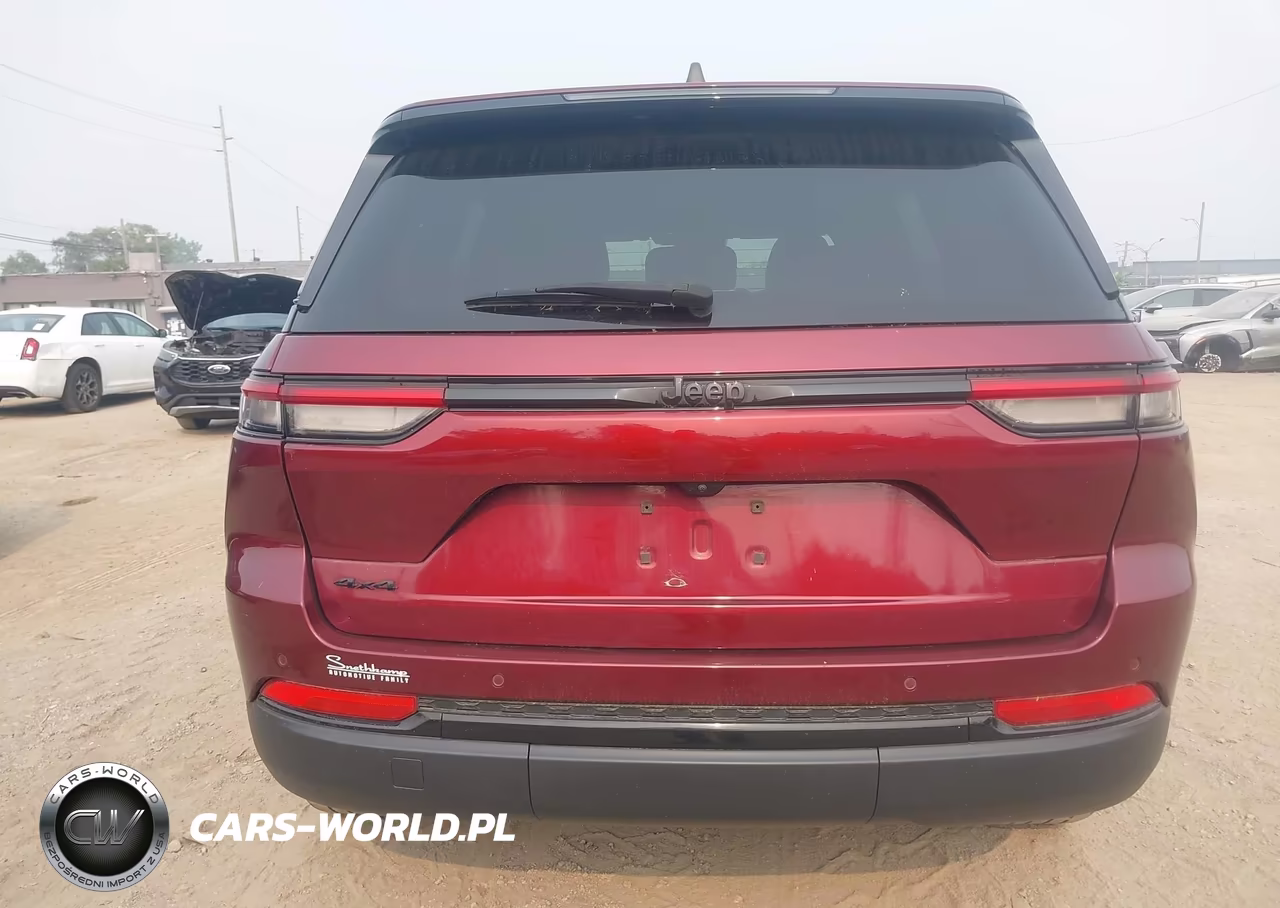 2023 Jeep Grand Cherokee Altitude 4X4 VIN:1C4RJHAG0PC629815 - 16