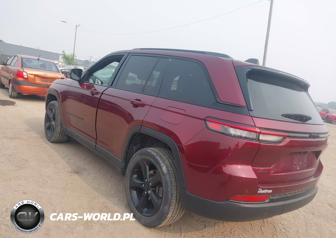 2023 Jeep Grand Cherokee Altitude 4X4 VIN:1C4RJHAG0PC629815 - 3