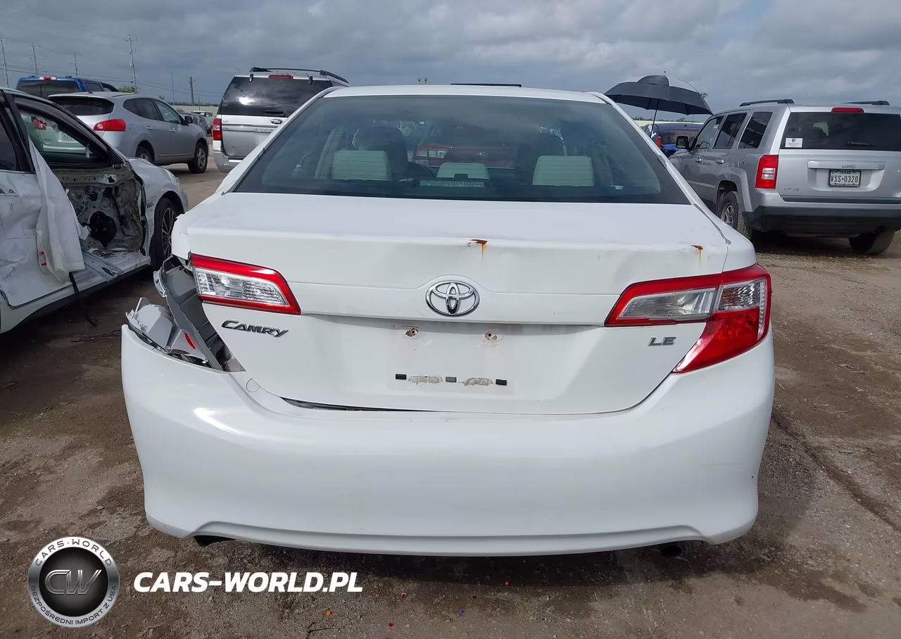 2014 Toyota Camry Le VIN:4T4BF1FK6ER366438 - 17