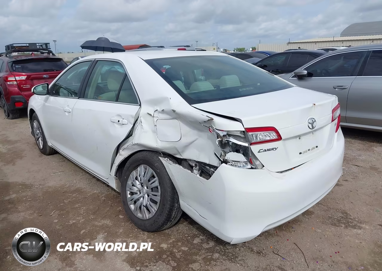 2014 Toyota Camry Le VIN:4T4BF1FK6ER366438 - 3