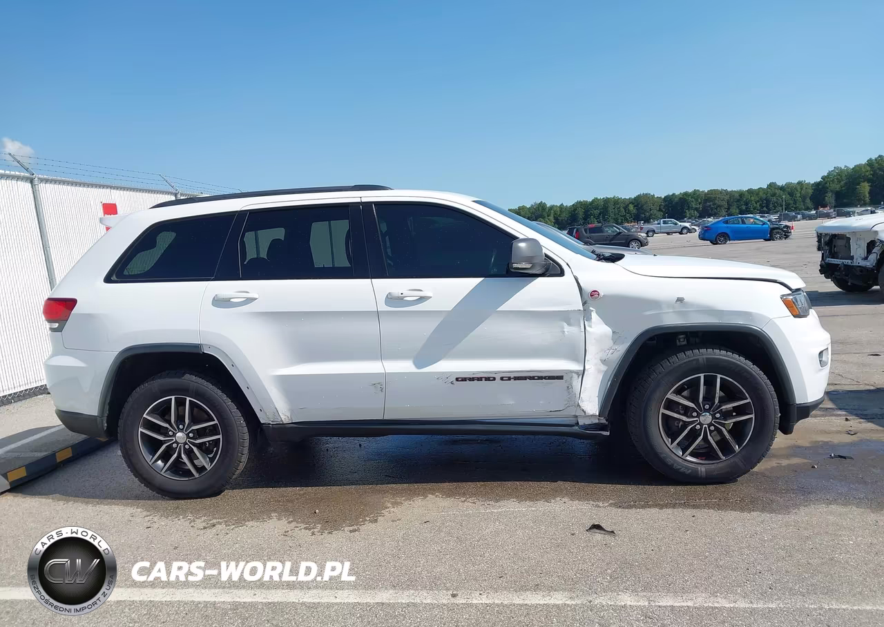 2017 Jeep Grand Cherokee Trailhawk VIN:1C4RJFLG1HC601637 - 13