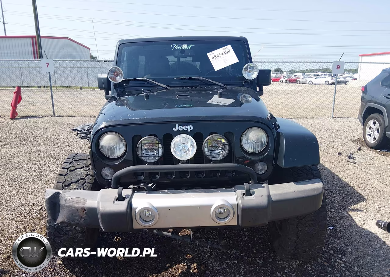 2015 Jeep Wrangler Unlimited Sahara VIN:1C4HJWEGXFL526894 - 13