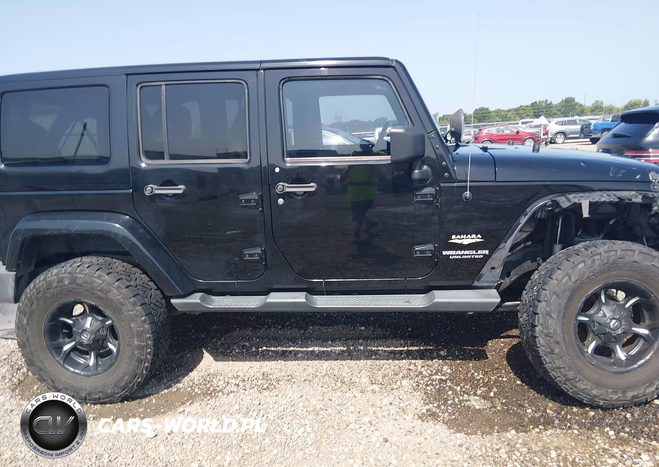 2015 Jeep Wrangler Unlimited Sahara VIN:1C4HJWEGXFL526894 - 14