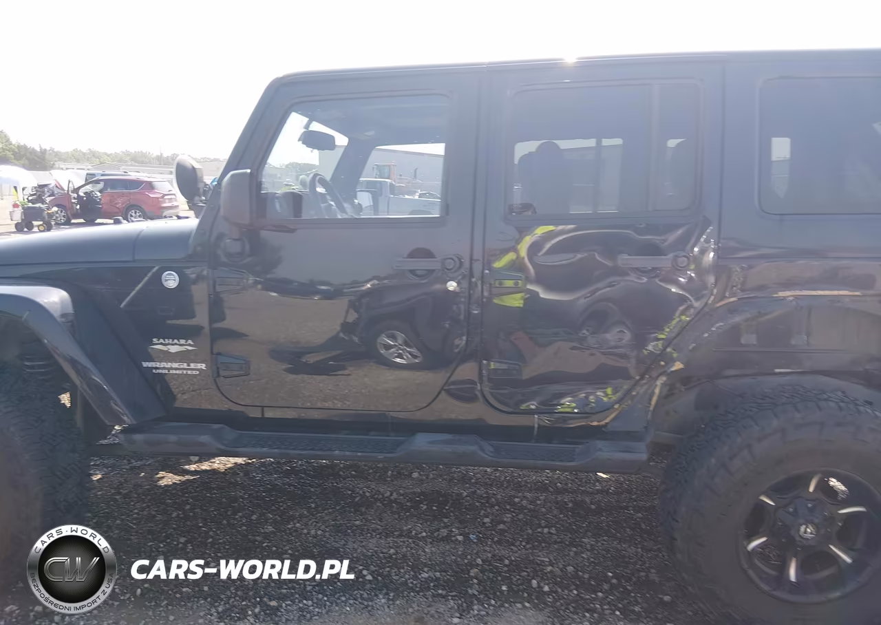 2015 Jeep Wrangler Unlimited Sahara VIN:1C4HJWEGXFL526894 - 15