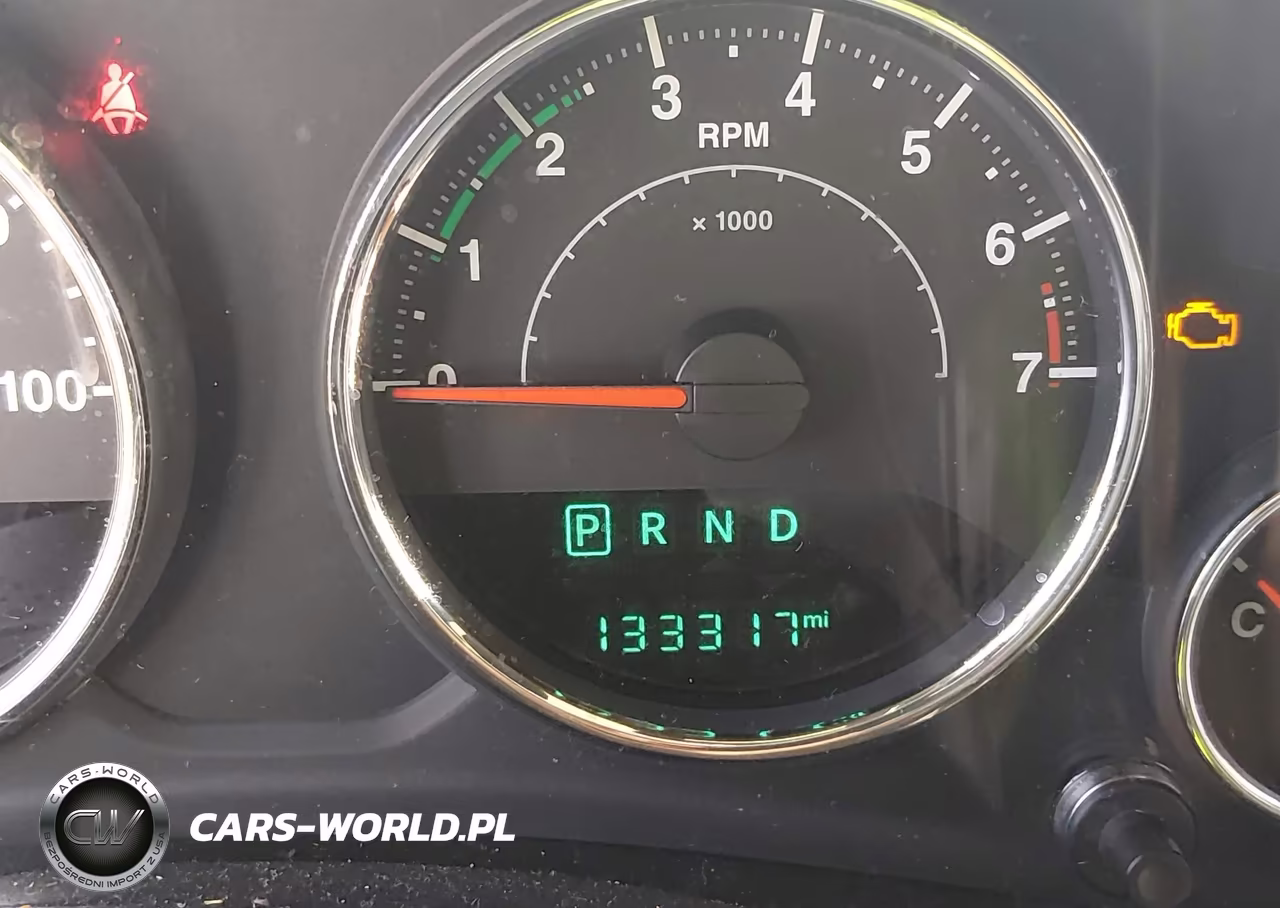 2015 Jeep Wrangler Unlimited Sahara VIN:1C4HJWEGXFL526894 - 16
