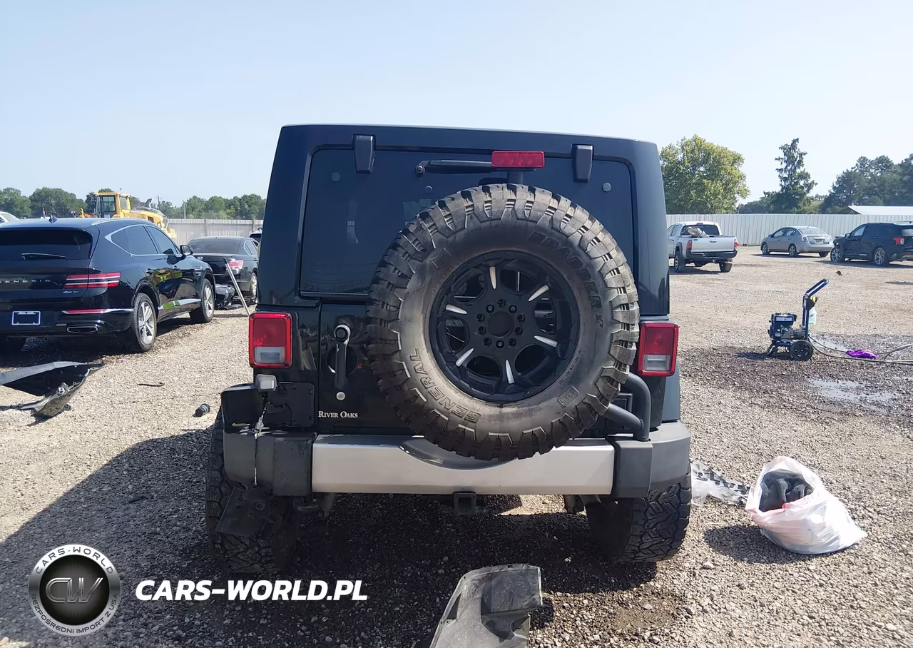 2015 Jeep Wrangler Unlimited Sahara VIN:1C4HJWEGXFL526894 - 17