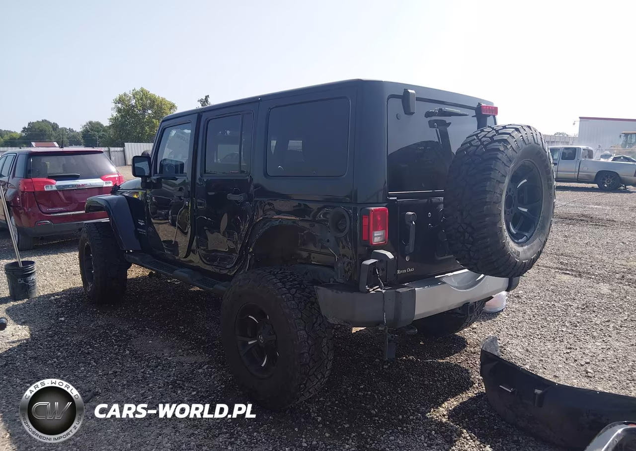 2015 Jeep Wrangler Unlimited Sahara VIN:1C4HJWEGXFL526894 - 3