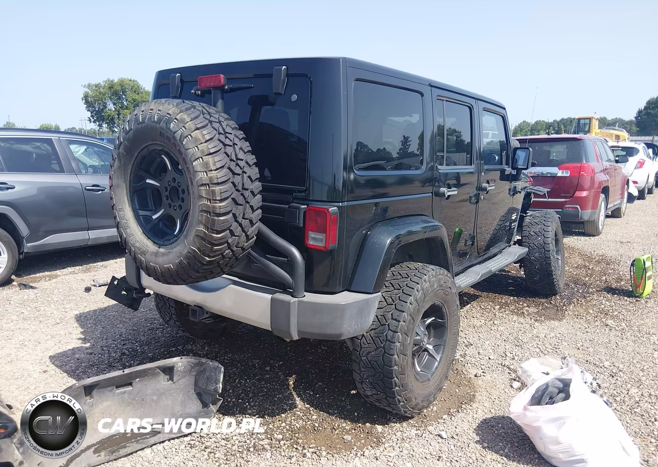 2015 Jeep Wrangler Unlimited Sahara VIN:1C4HJWEGXFL526894 - 4