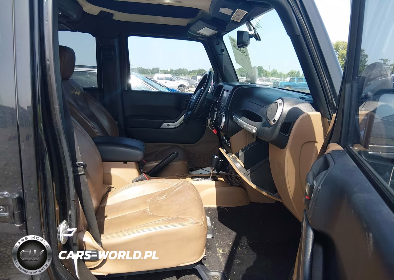 2015 Jeep Wrangler Unlimited Sahara VIN:1C4HJWEGXFL526894 - 5