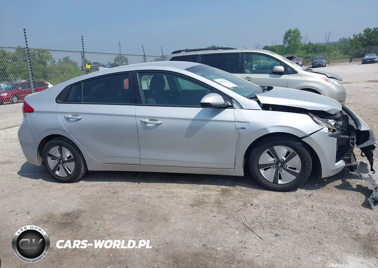 2018 Hyundai Ioniq Hybrid Blue VIN:KMHC65LC2JU072693 - 13