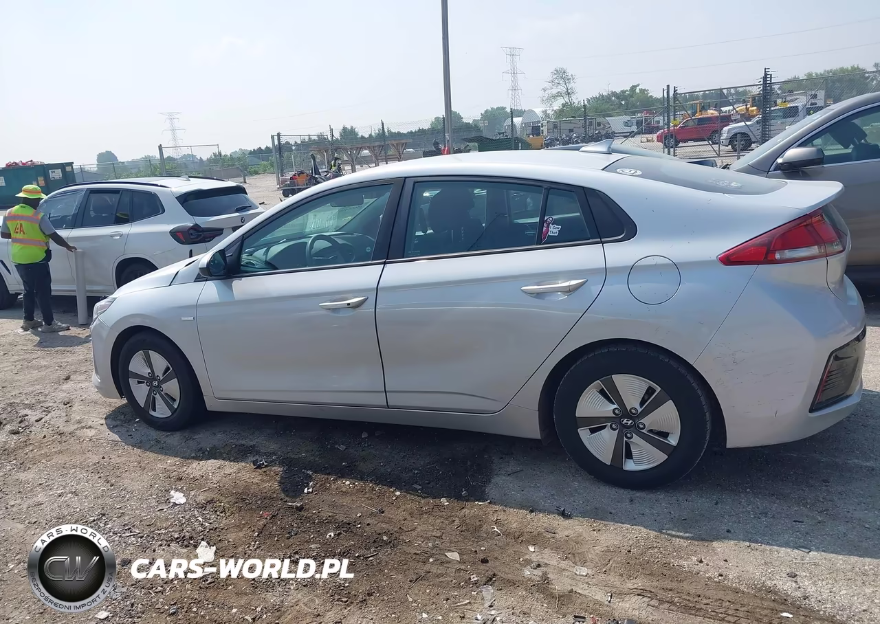2018 Hyundai Ioniq Hybrid Blue VIN:KMHC65LC2JU072693 - 14