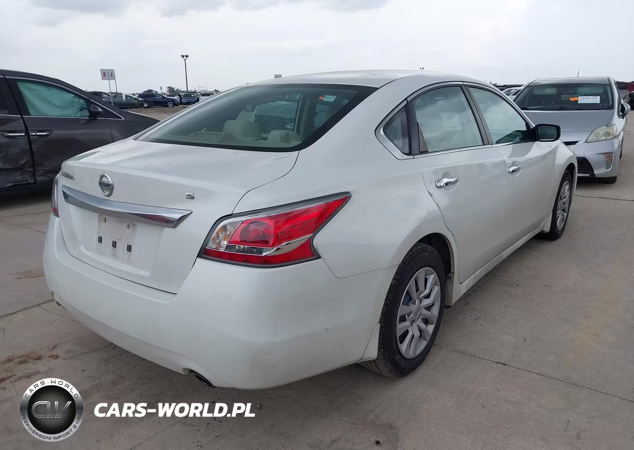 2015 Nissan Altima 2.5 S VIN:1N4AL3AP9FN876916 - 4