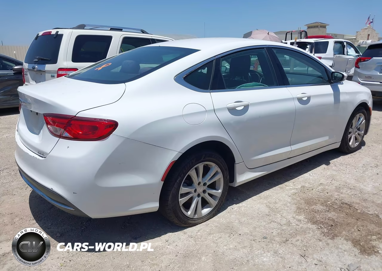2015 Chrysler 200 Limited VIN:1C3CCCAB2FN589817 - 4