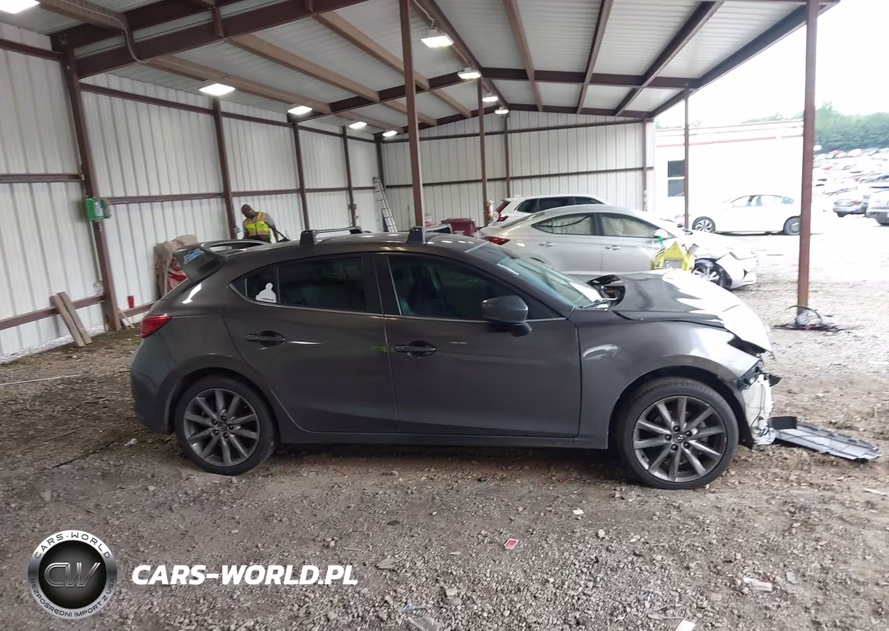 2018 Mazda Mazda3 Touring VIN:3MZBN1L33JM226504 - 14