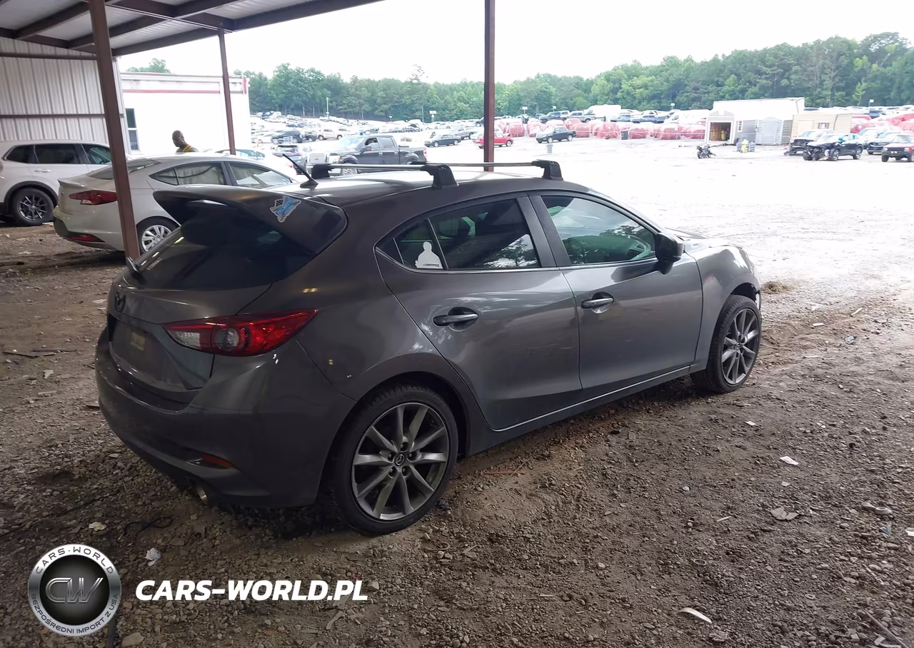 2018 Mazda Mazda3 Touring VIN:3MZBN1L33JM226504 - 4