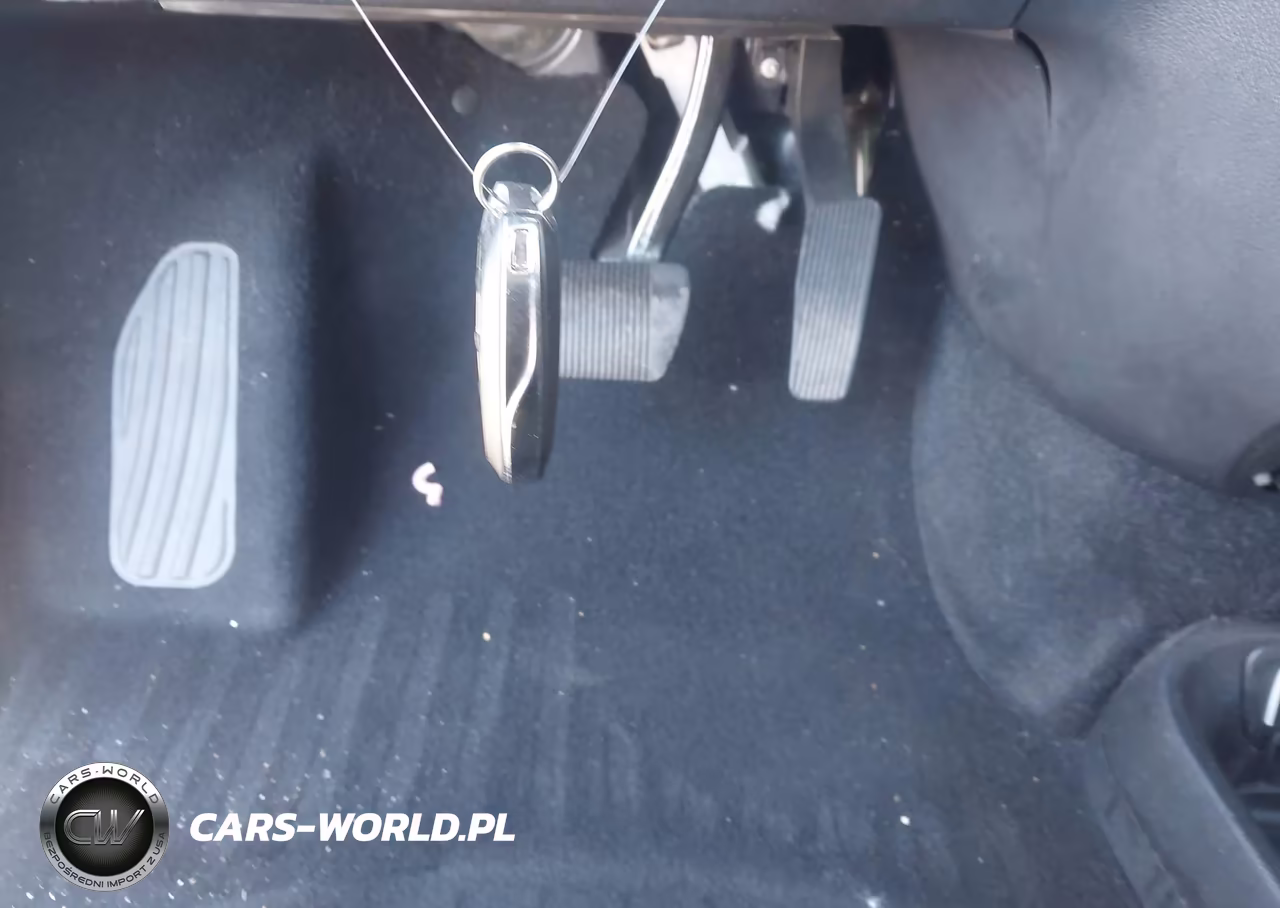 2020 Chrysler Pacifica Hybrid Limited VIN:2C4RC1N70LR127447 - 11