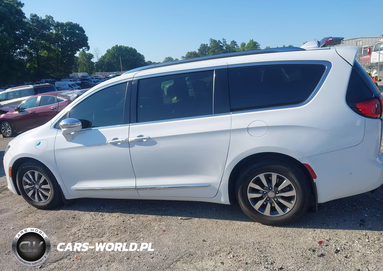 2020 Chrysler Pacifica Hybrid Limited VIN:2C4RC1N70LR127447 - 14