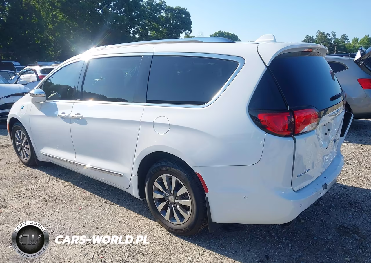 2020 Chrysler Pacifica Hybrid Limited VIN:2C4RC1N70LR127447 - 3