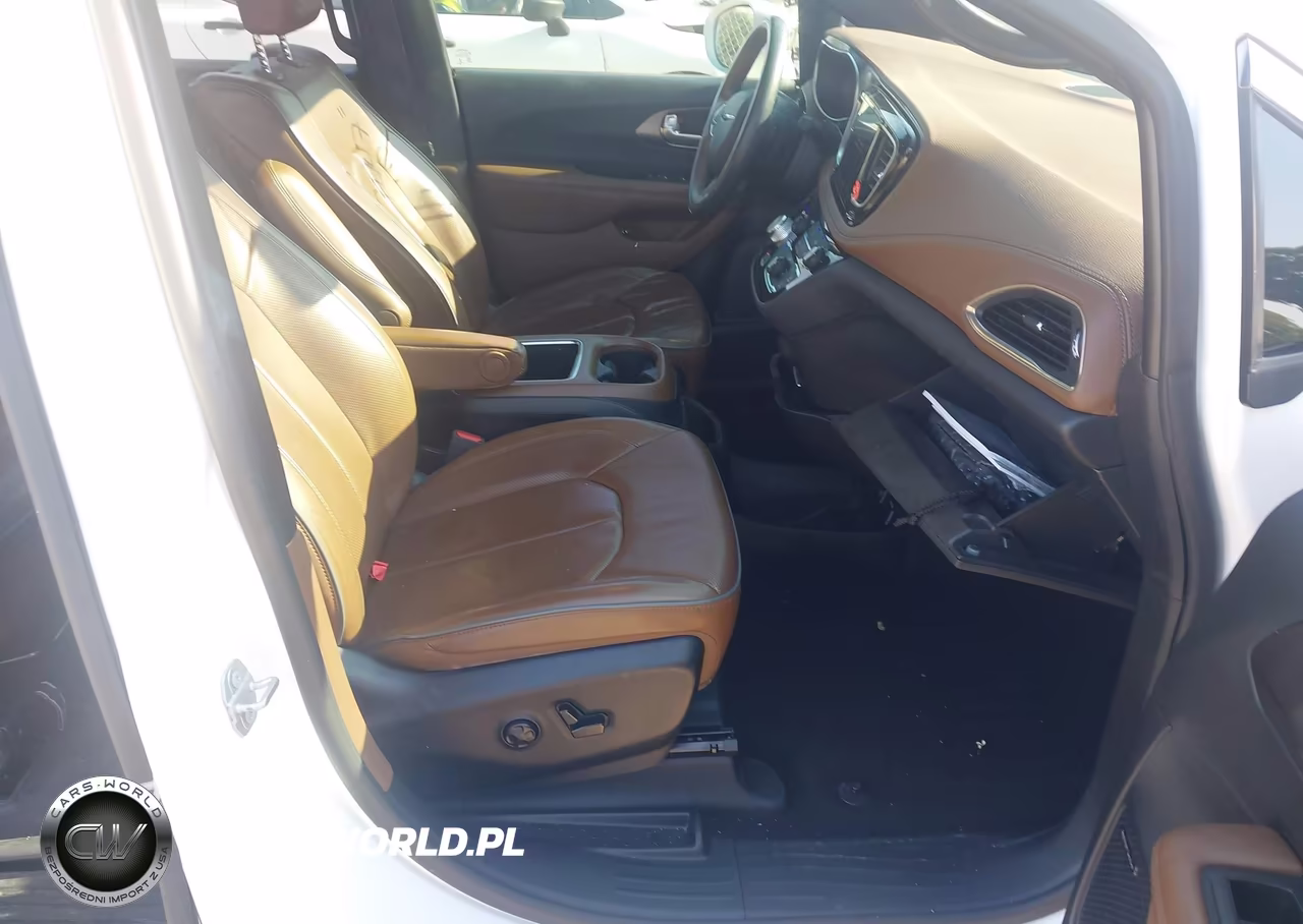 2020 Chrysler Pacifica Hybrid Limited VIN:2C4RC1N70LR127447 - 5