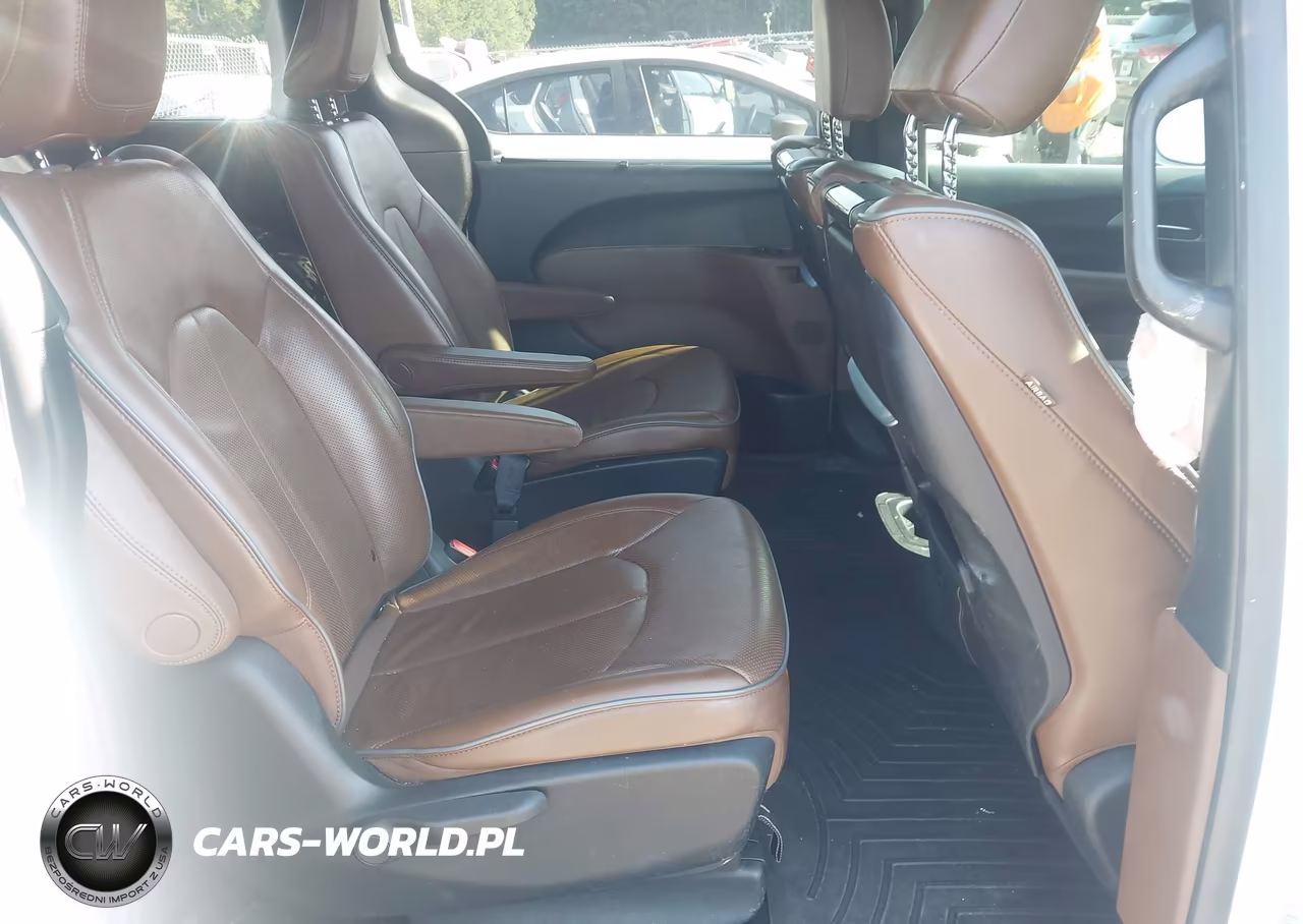 2020 Chrysler Pacifica Hybrid Limited VIN:2C4RC1N70LR127447 - 8