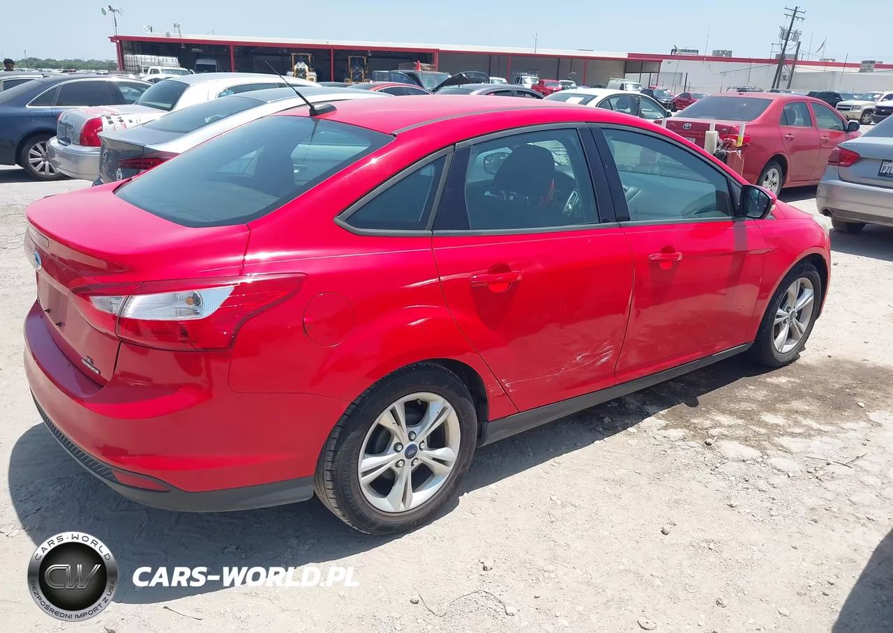 2014 Ford Focus Se VIN:1FADP3F29EL214083 - 4
