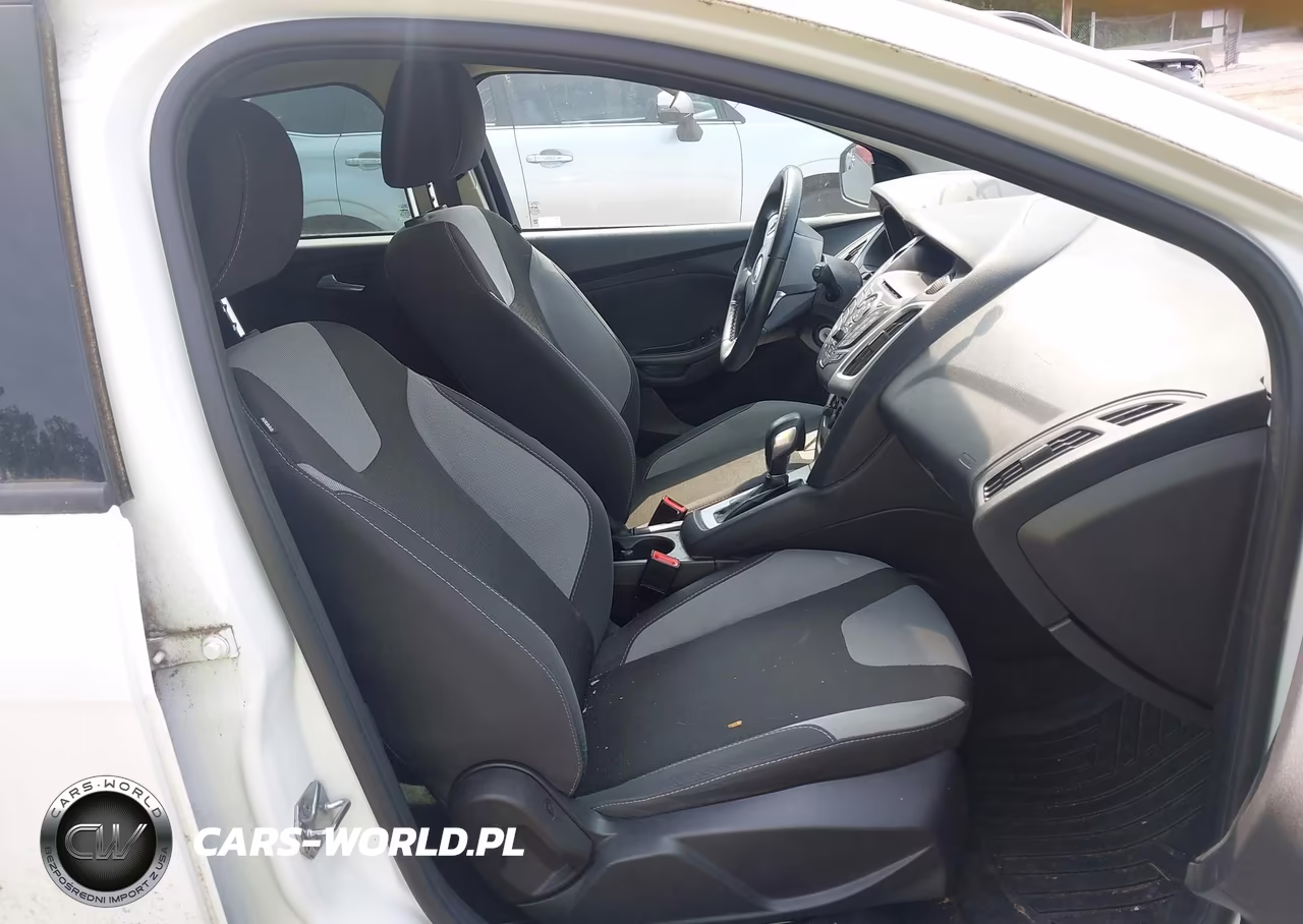 2014 Ford Focus Se VIN:1FADP3K28EL374669 - 5