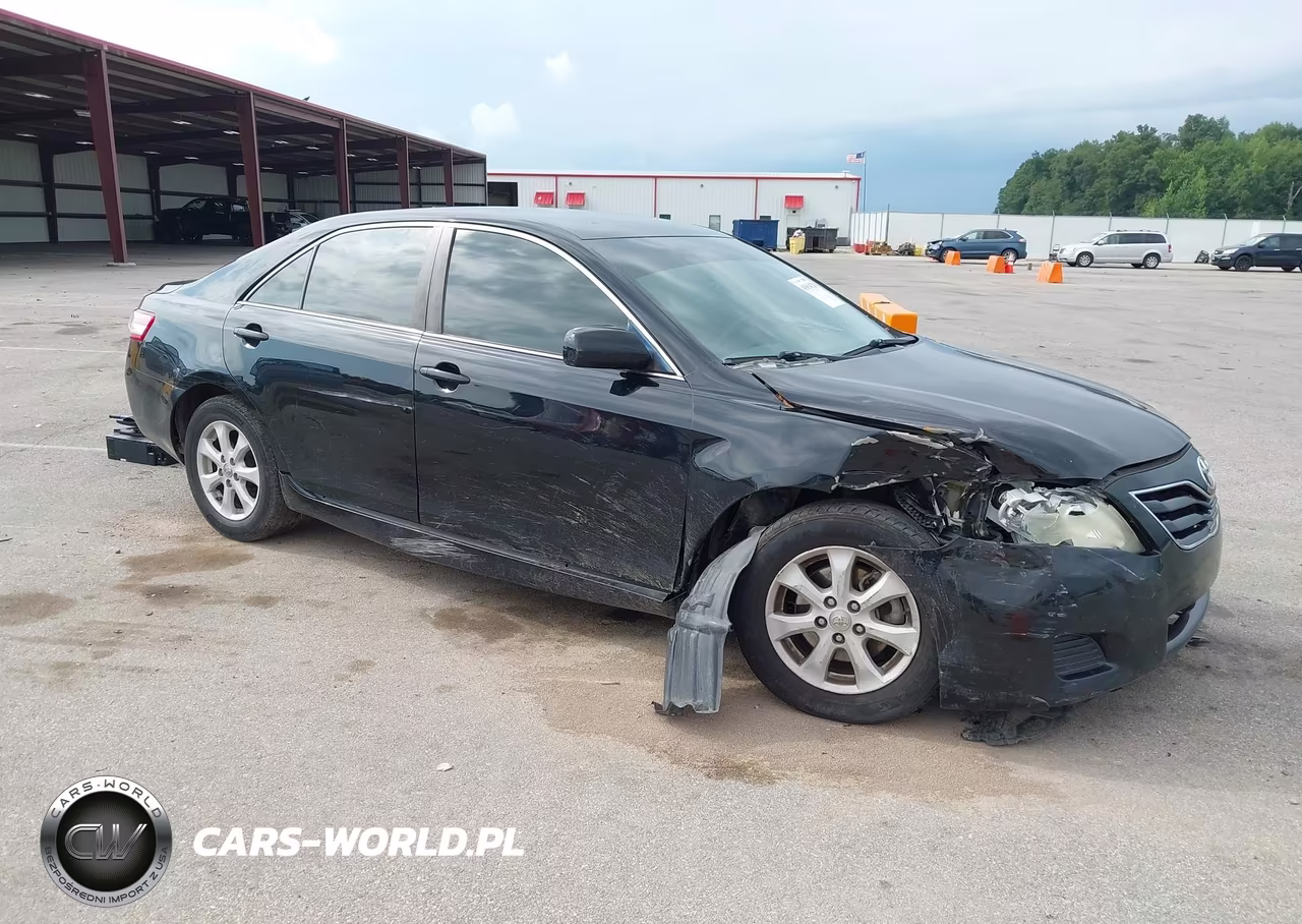 2011 Toyota Camry Le – zdjęcie 1 z 17
