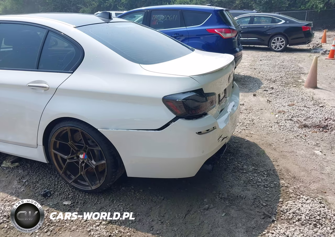 2013 BMW M5 VIN:WBSFV9C56DC773169 - 17