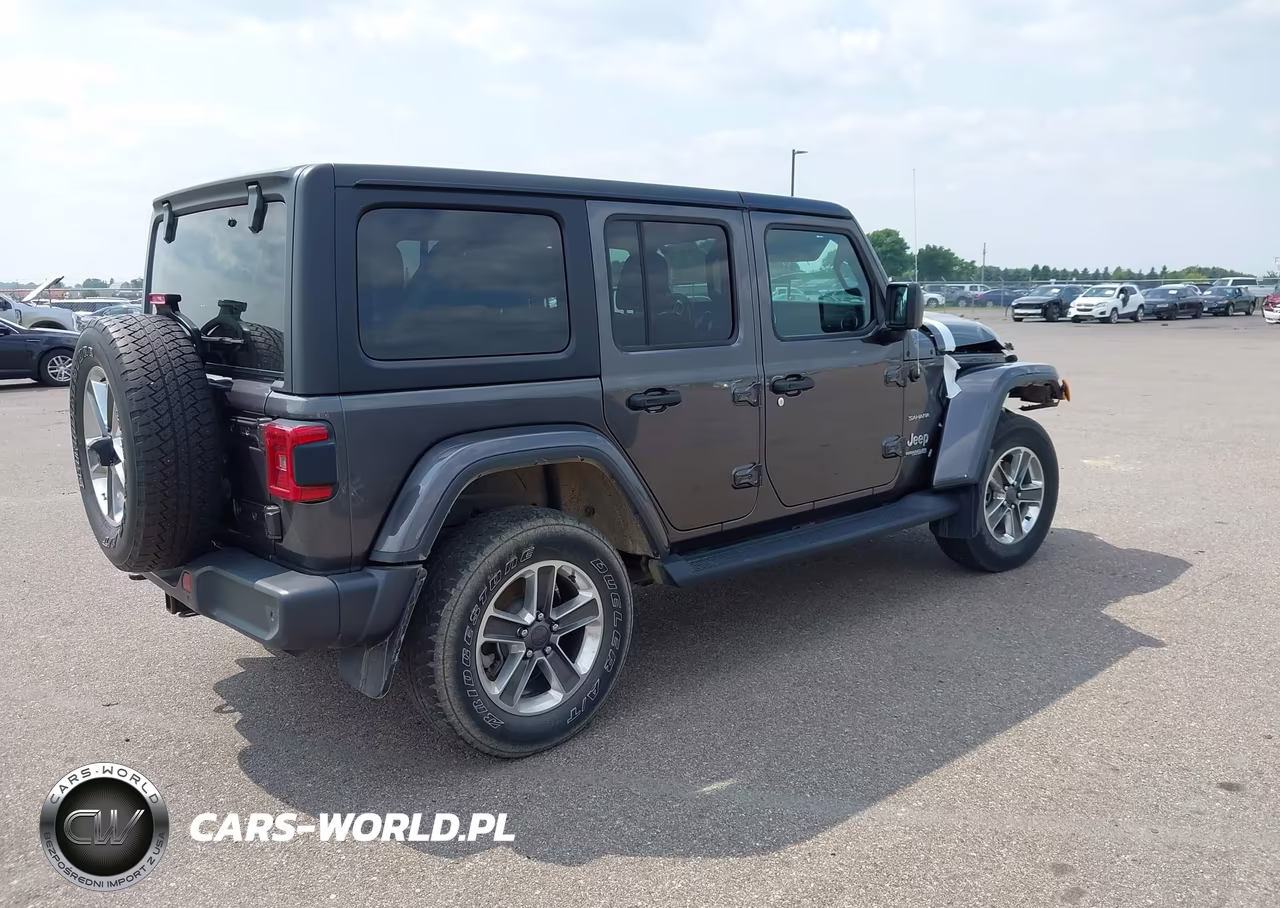2020 Jeep Wrangler Unlimited Sahara 4X4 VIN:1C4HJXEM8LW324562 - 4