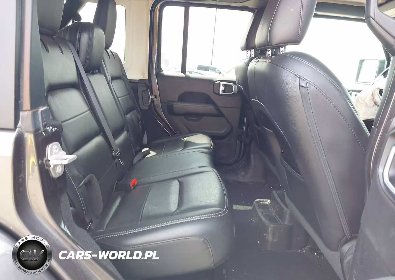 2020 Jeep Wrangler Unlimited Sahara 4X4 VIN:1C4HJXEM8LW324562 - 8