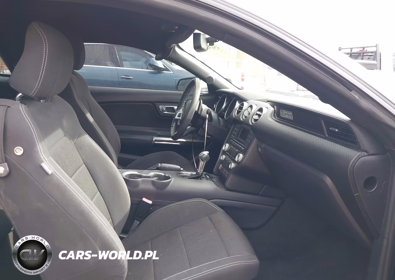 2015 Ford Mustang V6 VIN:1FA6P8AM6F5403228 - 5
