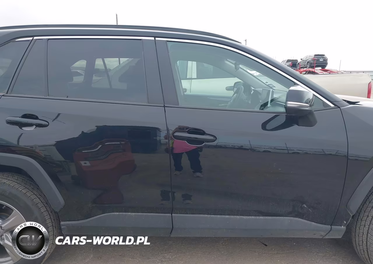 2025 Toyota Rav4 Xle VIN:2T3W1RFV6SW380992 - 13