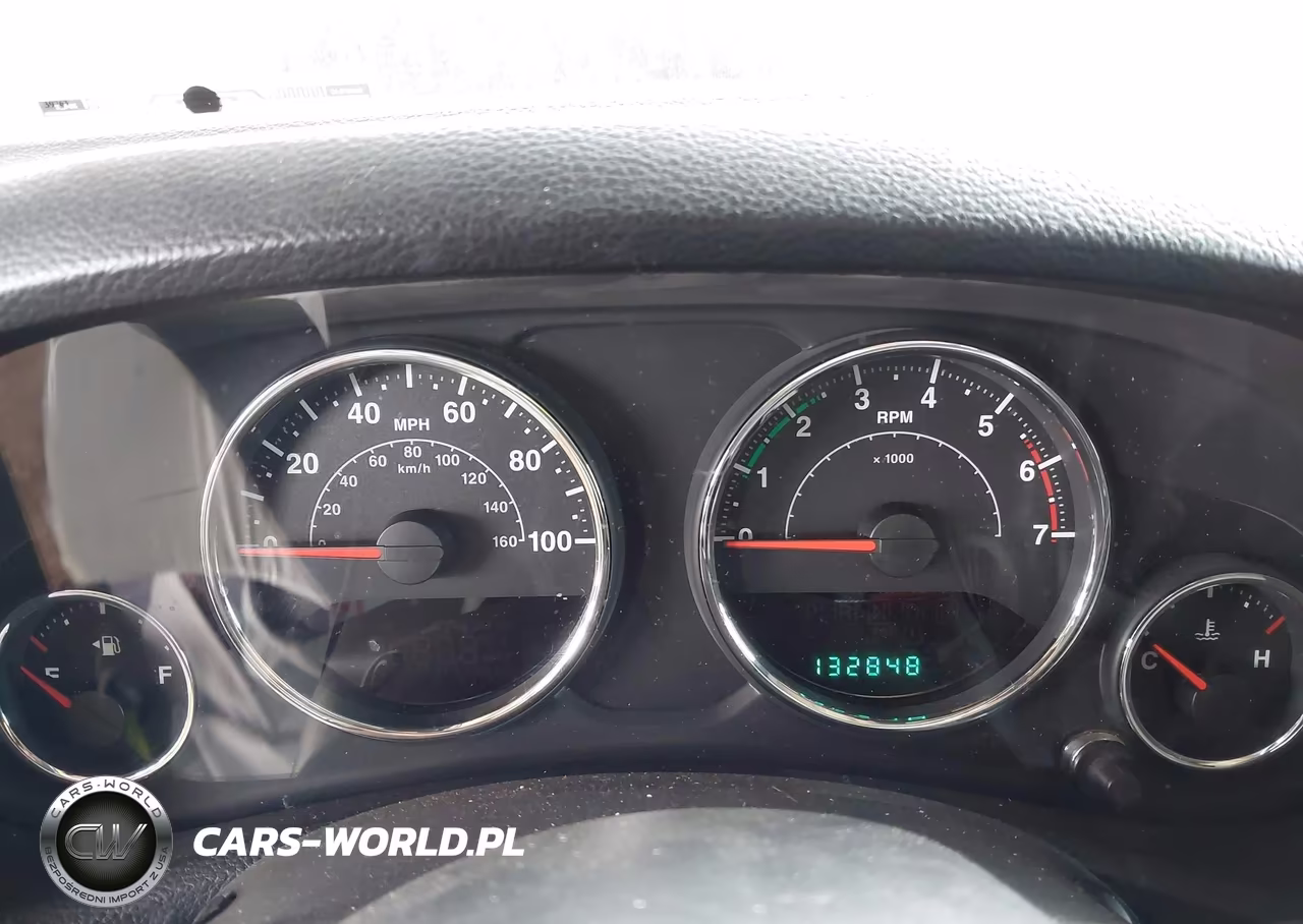 2011 Jeep Wrangler Unlimited Sahara VIN:1J4HA5H1XBL543877 - 7