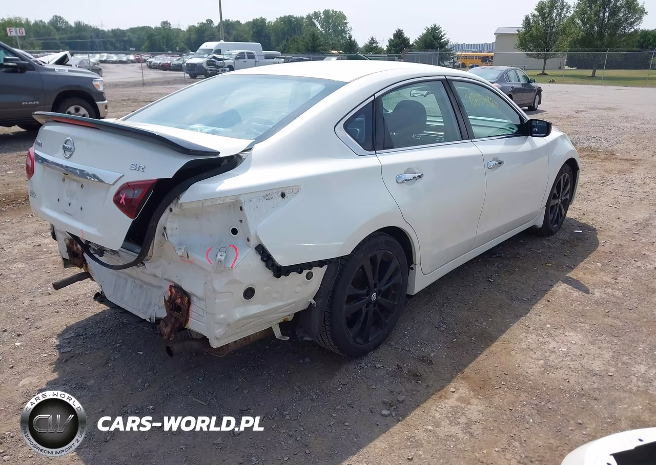 2017 Nissan Altima 2.5 Sr VIN:1N4AL3AP4HC486384 - 4