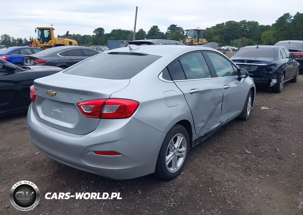 2018 Chevrolet Cruze Lt Auto VIN:1G1BE5SM8J7196164 - 4