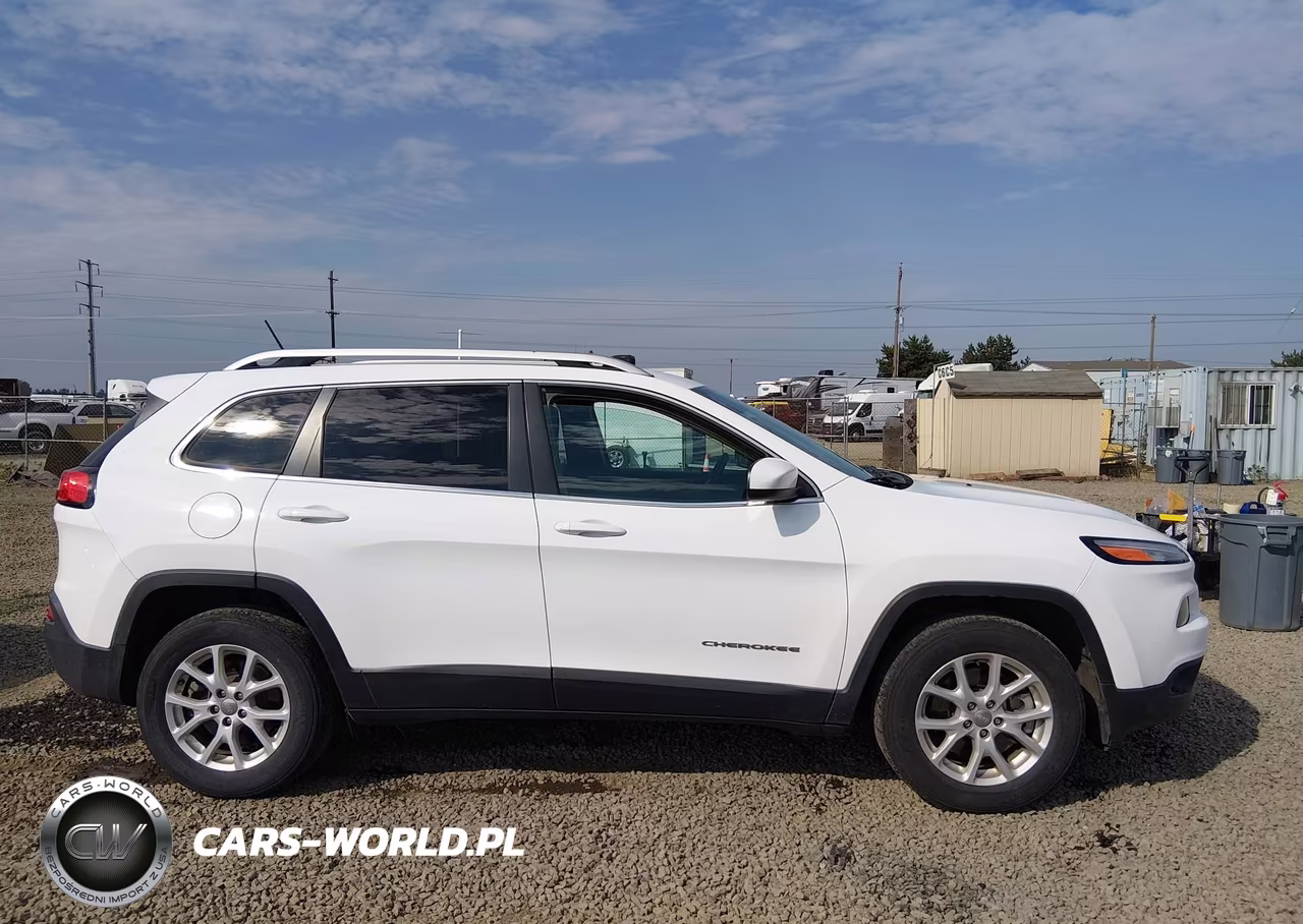 2018 Jeep Cherokee Latitude 4X4 VIN:1C4PJMCB4JD528652 - 14