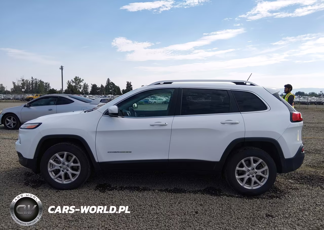 2018 Jeep Cherokee Latitude 4X4 VIN:1C4PJMCB4JD528652 - 15