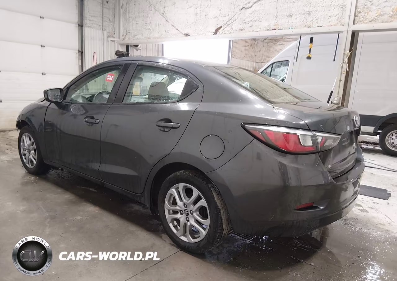 2018 Toyota Yaris Ia VIN:3MYDLBYV4JY328924 - 3