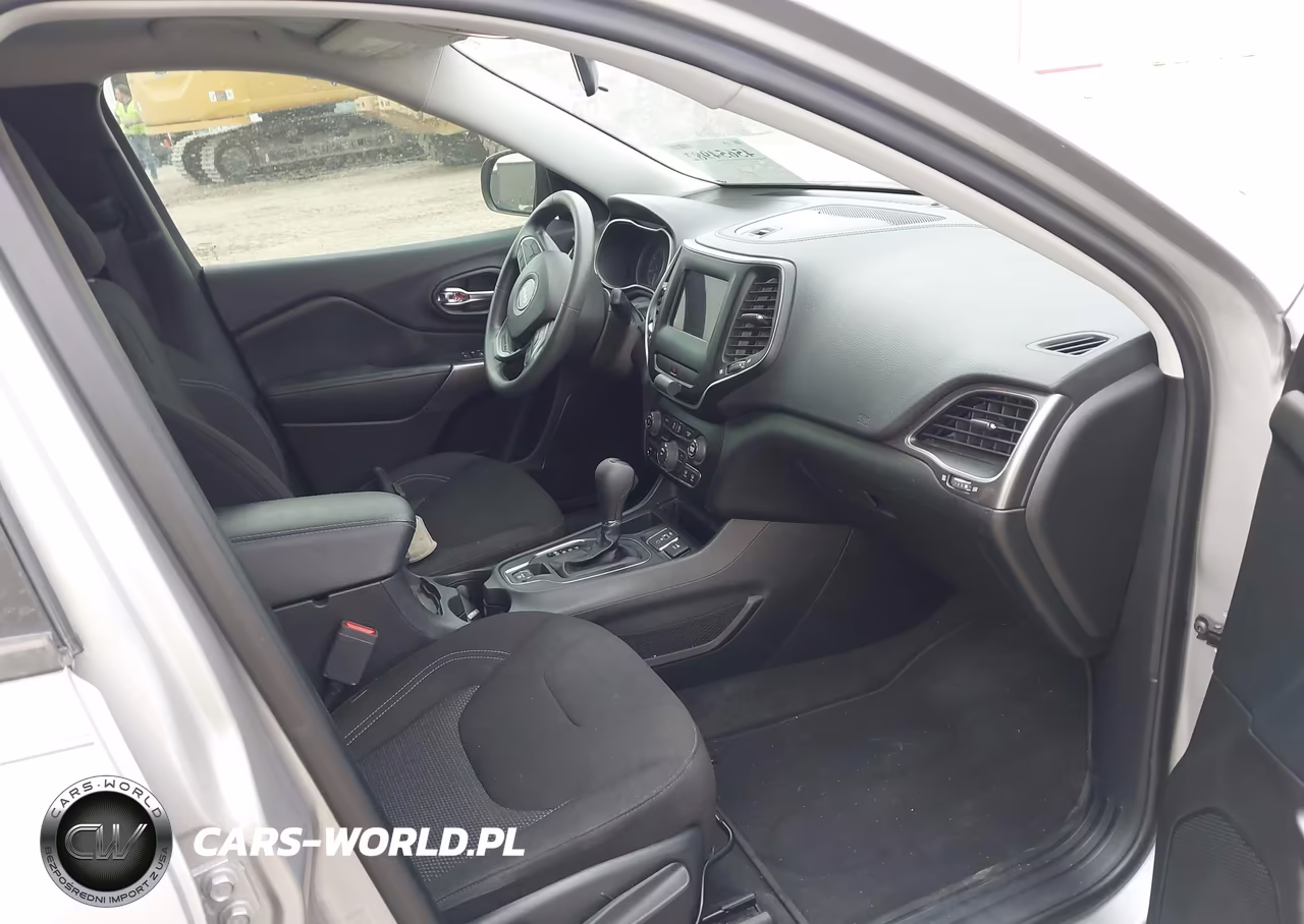 2020 Jeep Cherokee Latitude Fwd VIN:1C4PJLCBXLD543945 - 5