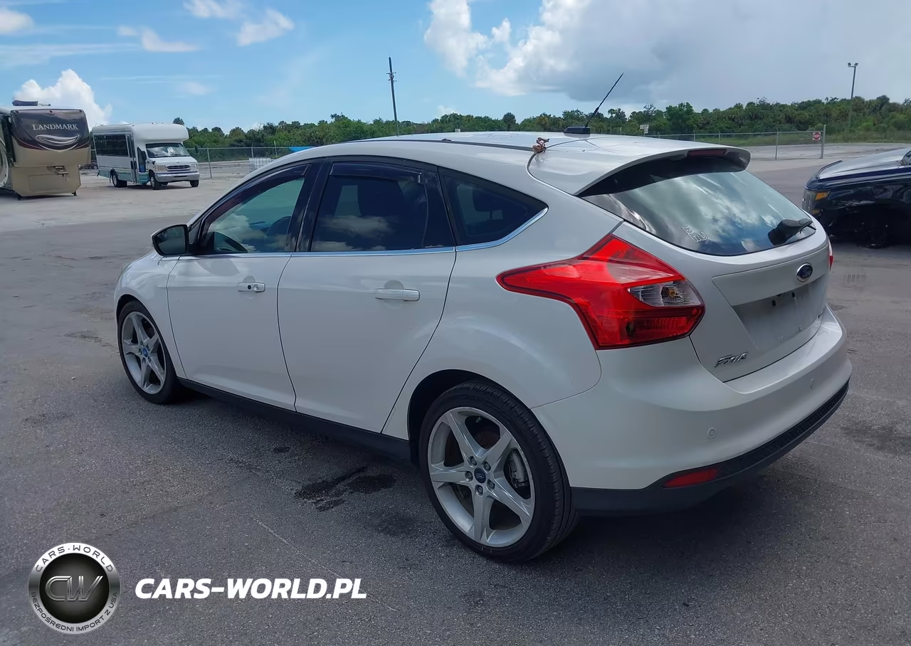 2012 Ford Focus Titanium VIN:1FAHP3N24CL125957 - 3
