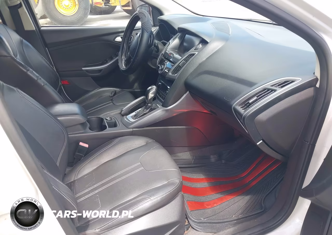 2012 Ford Focus Titanium VIN:1FAHP3N24CL125957 - 5