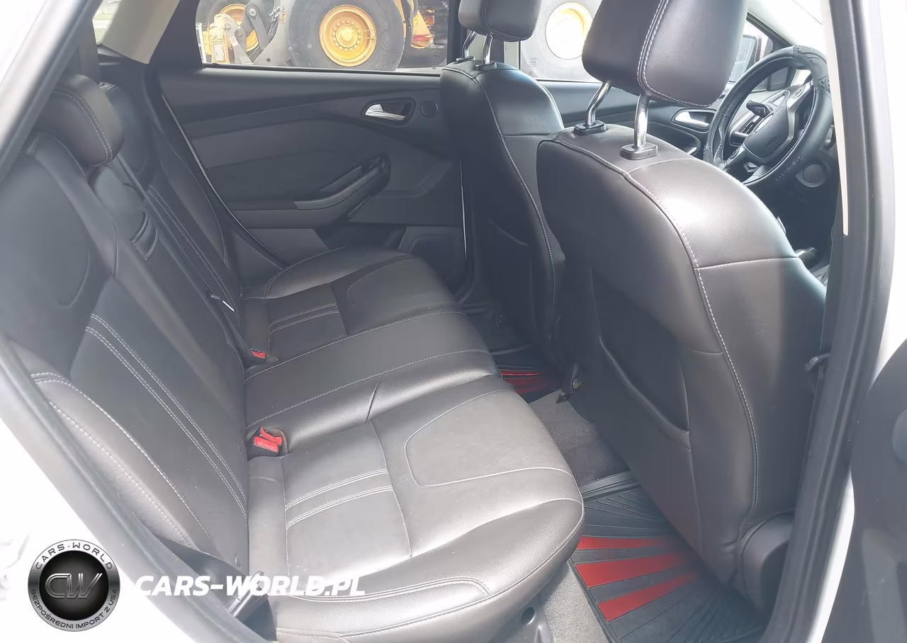 2012 Ford Focus Titanium VIN:1FAHP3N24CL125957 - 8