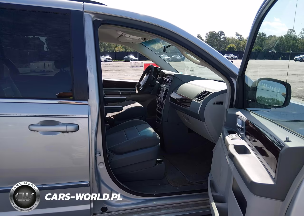 2009 Chrysler Town & Country Touring VIN:2A8HR54179R673338 - 5