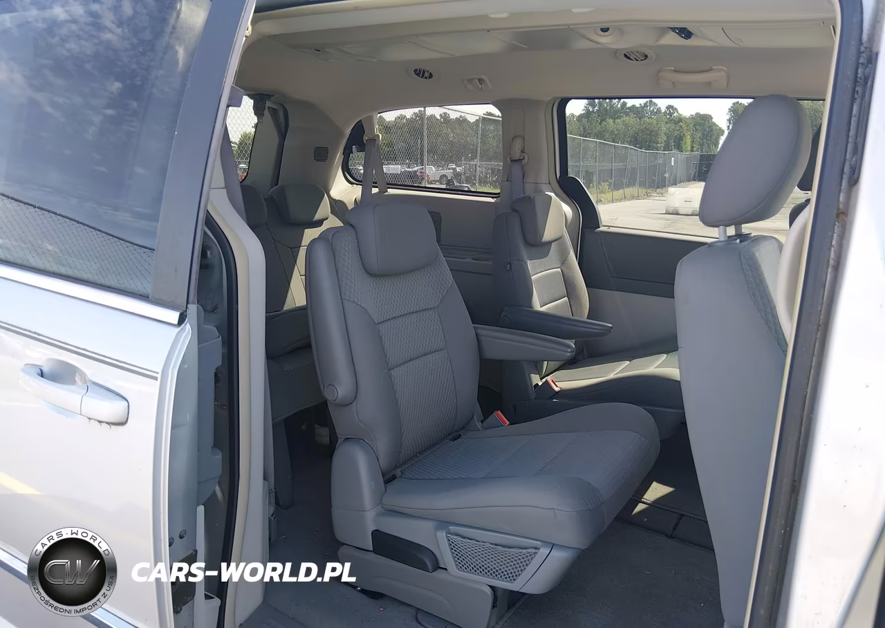 2009 Chrysler Town & Country Touring VIN:2A8HR54179R673338 - 8