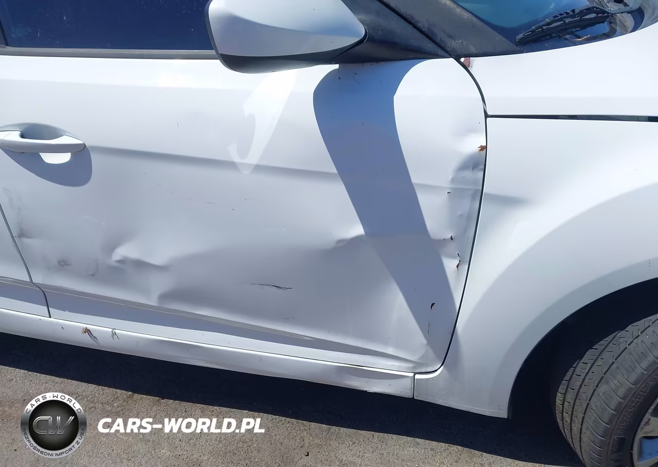 2016 Hyundai Veloster VIN:KMHTC6AD5GU285009 - 12