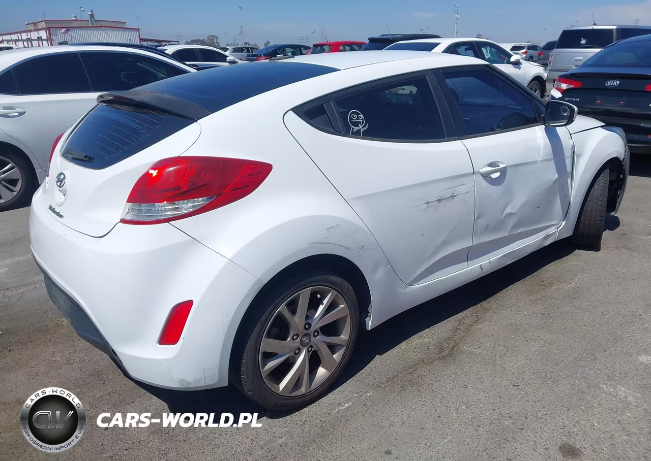 2016 Hyundai Veloster VIN:KMHTC6AD5GU285009 - 4